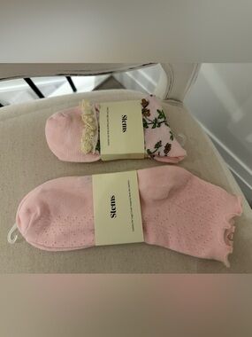 NWT Stems Anthropology Pink Ruffle Pointelle Knit & Floral Ruffle Ankle Socks